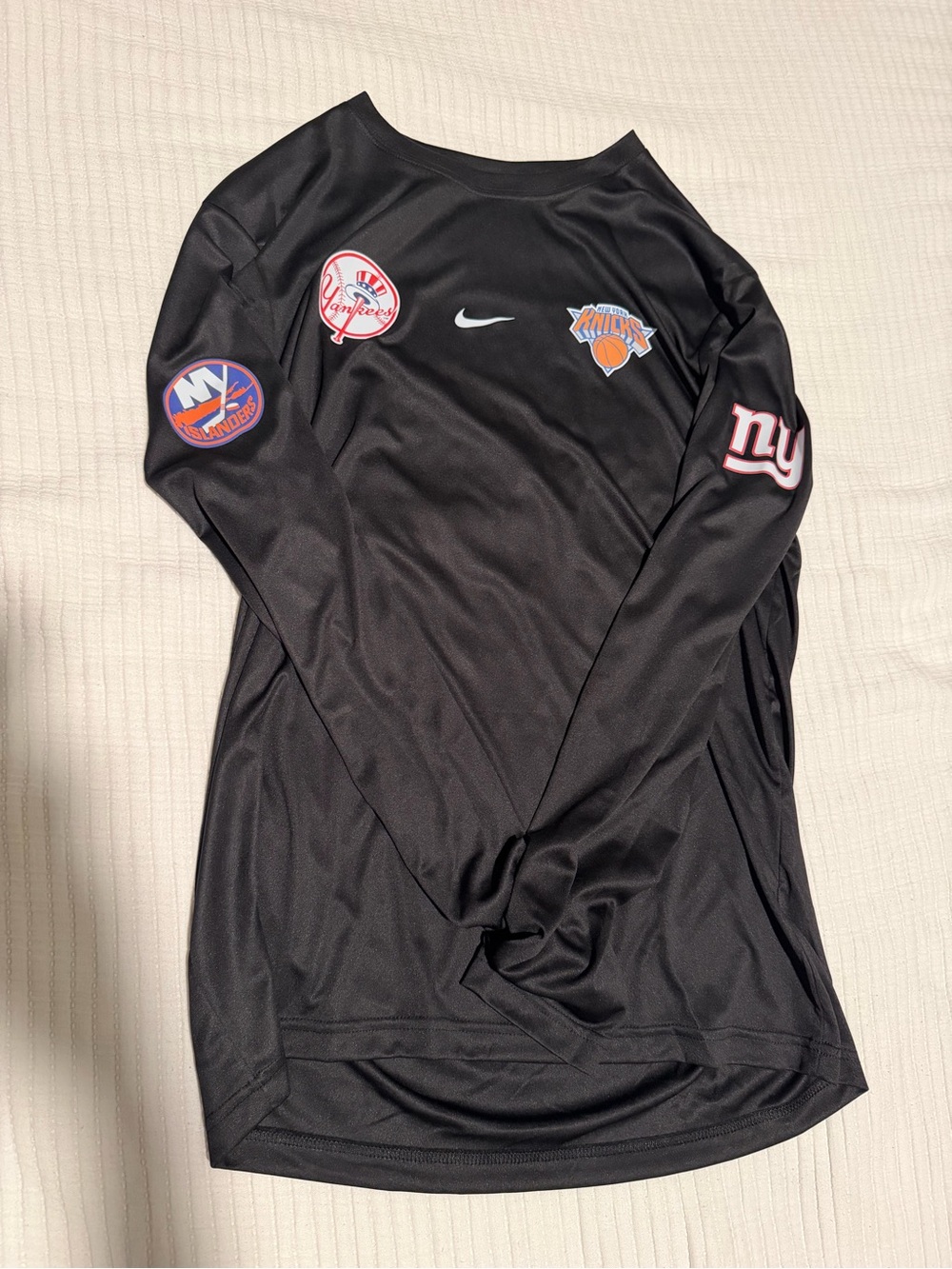 RARE New NWOT Large L Nike New York Knicks Yankees Giants Islanders black shirt